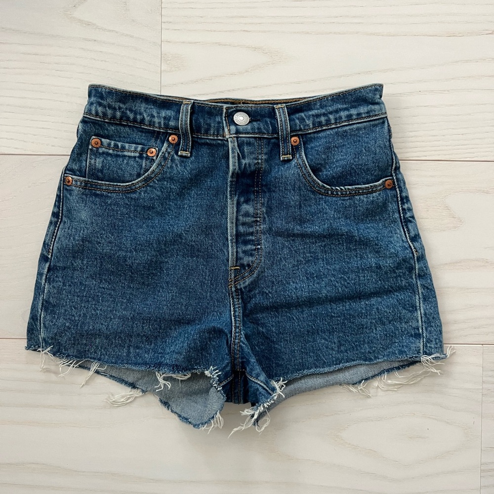 Levi’s Ribcage Shorts